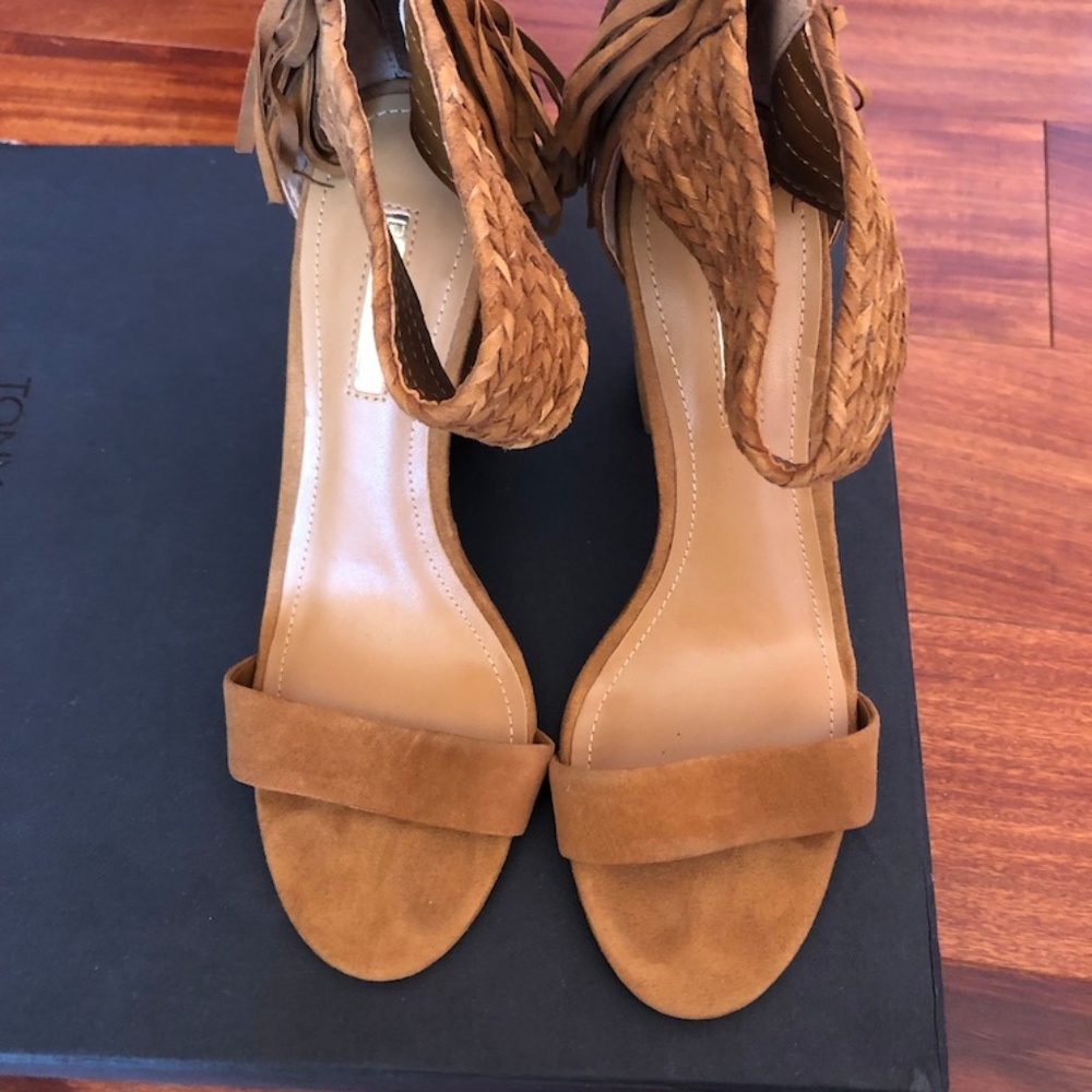 BCBGeneration - Calizi Sandal Camel Suede (Size 6) - Picture 5 of 6